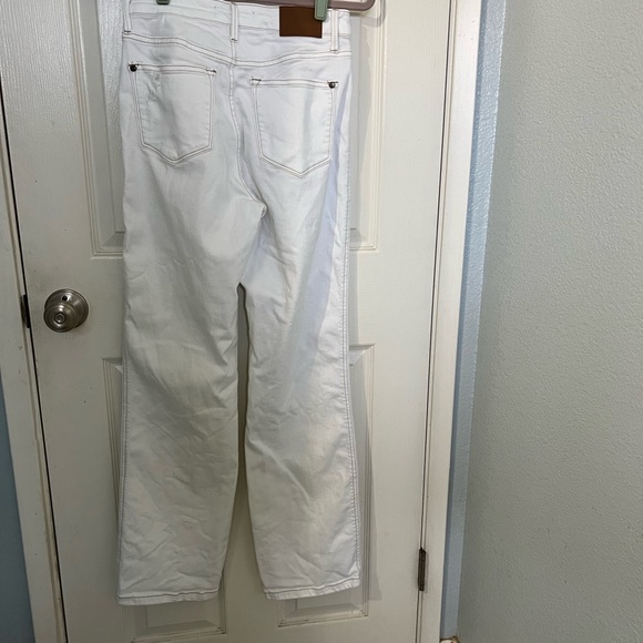 Judy Blue straight leg off-white with khaki stitching with light distressing - Picture 4 of 7